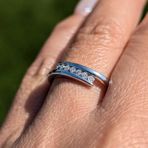 14K White Gold Twist Swirl Diamond Band Ring - Picture 10 of 10